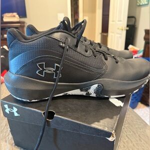 Under Armour Men's Black and Gray Athletic Shoes size 15